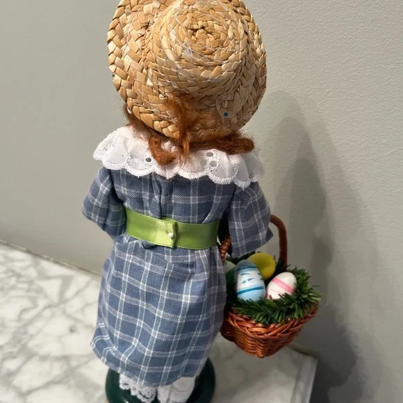 Byers Choice Carolers Easter boy 2008 & girl 2009.  Great condition. - Picture 5 of 10